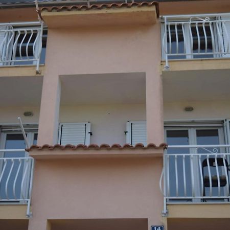 Apartments Marta Kaštel Novi Dış mekan fotoğraf