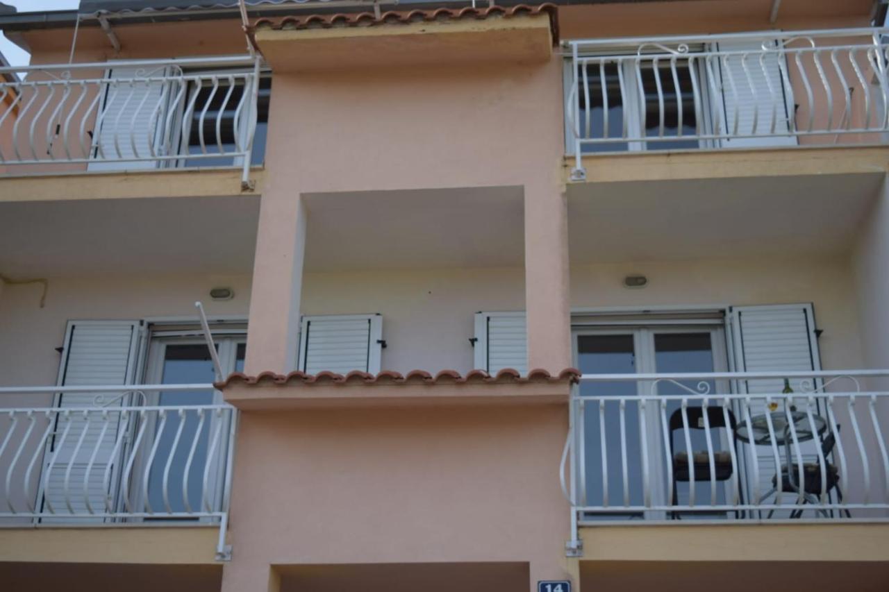 Apartments Marta Kaštel Novi Dış mekan fotoğraf