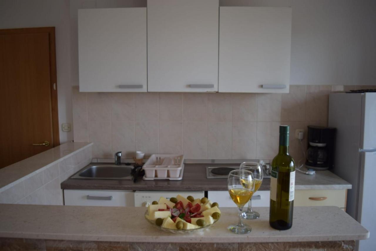 Apartments Marta Kaštel Novi Dış mekan fotoğraf