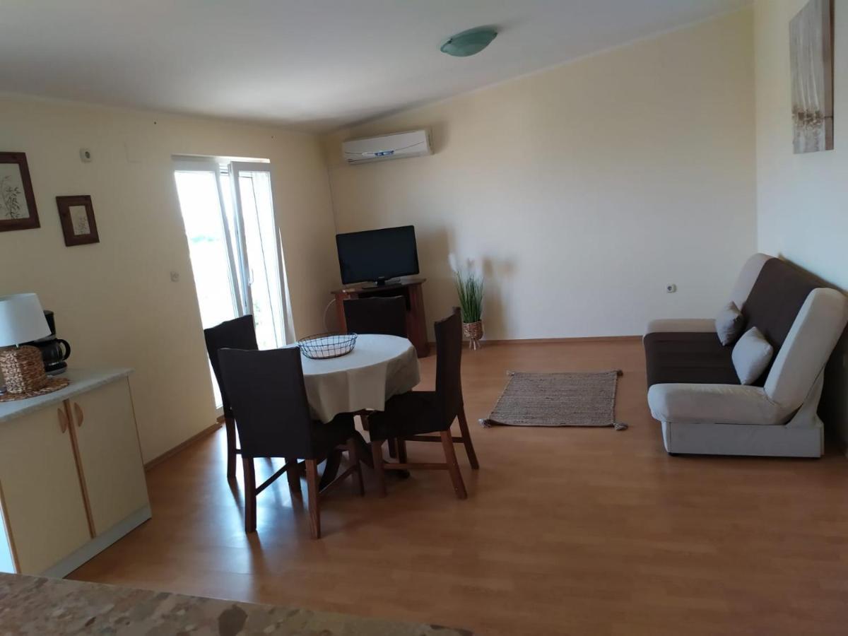Apartments Marta Kaštel Novi Dış mekan fotoğraf