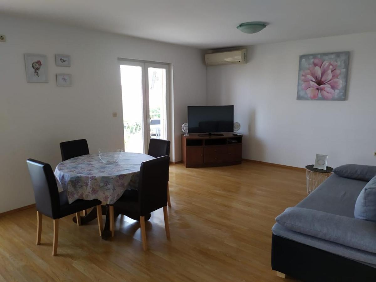 Apartments Marta Kaštel Novi Dış mekan fotoğraf