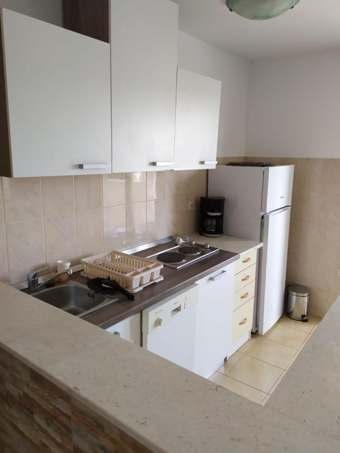 Apartments Marta Kaštel Novi Dış mekan fotoğraf