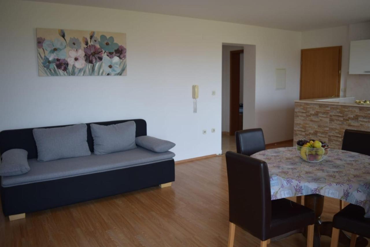 Apartments Marta Kaštel Novi Dış mekan fotoğraf