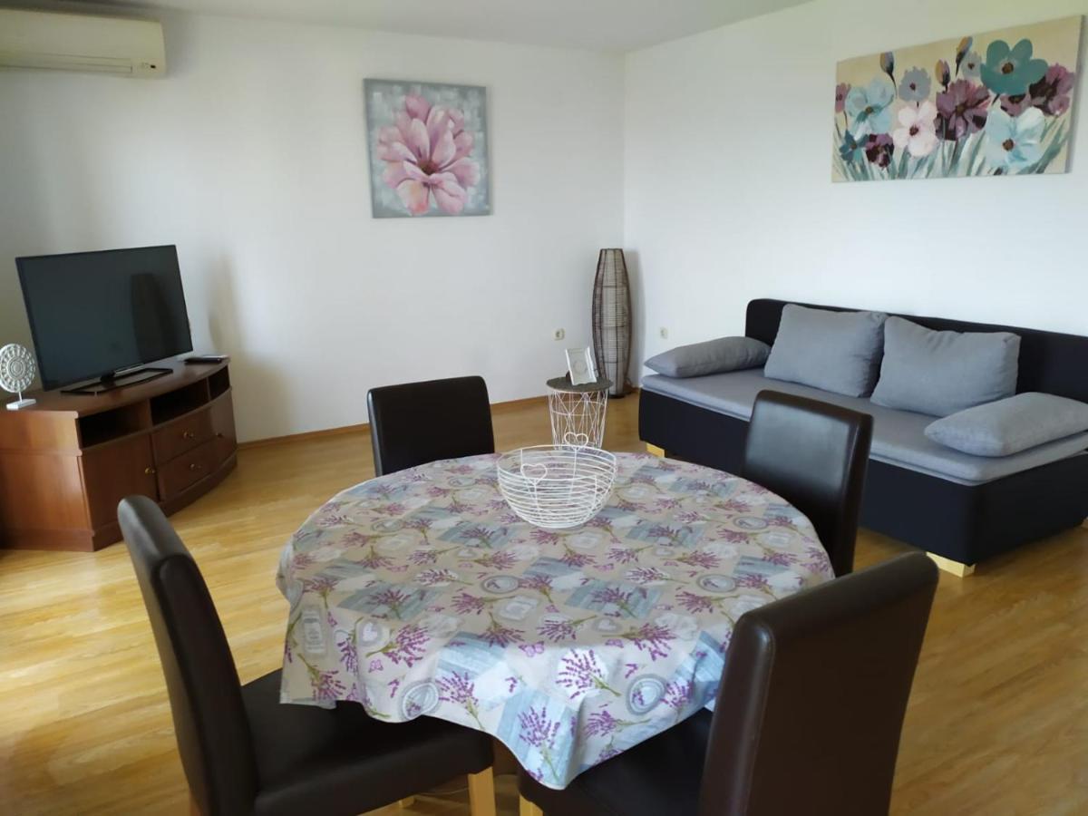Apartments Marta Kaštel Novi Dış mekan fotoğraf