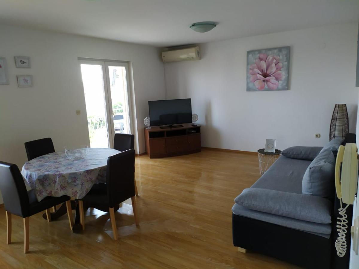 Apartments Marta Kaštel Novi Dış mekan fotoğraf