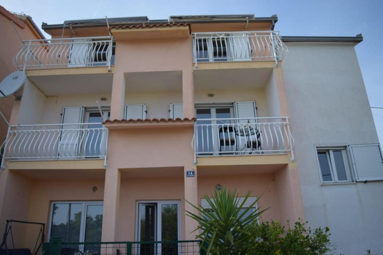 Apartments Marta Kaštel Novi Dış mekan fotoğraf